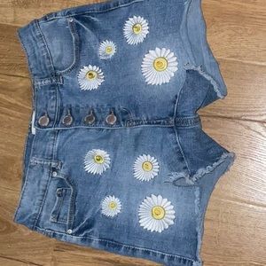 Girls size 12 jordache shorts daisies